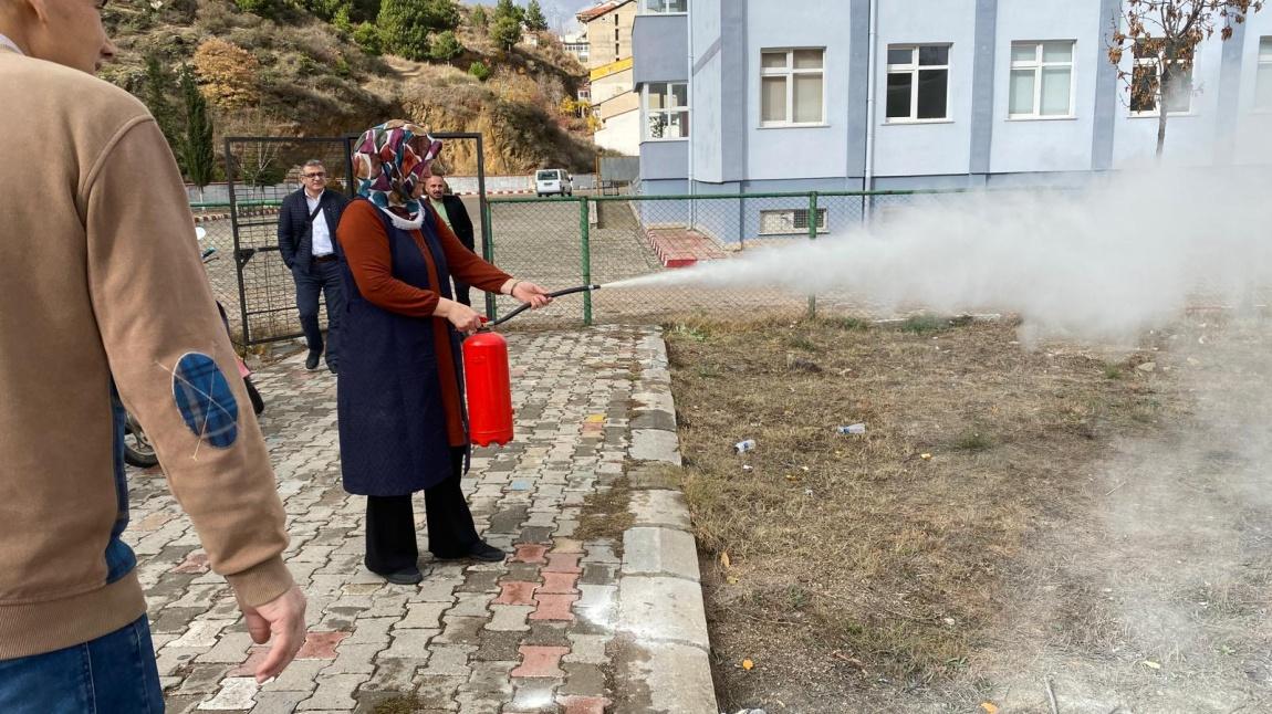 Okulumuzda İş Sağlığı ve Güvenliği Eğitimi ve Yangın Tatbikatı!